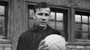 Lev Yashin, consideraedo uno de los mejores arqueros de la historia en "La soledad de los arqueros"